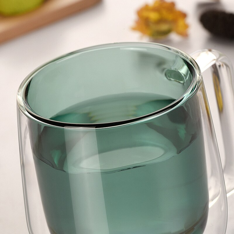 Tasse en verre double paroi colorée avec poignée